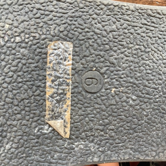 Sandles - Picture 2 of 2